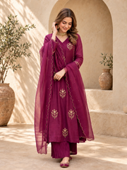 Women Embroidered Anarkali Suit Set with Scalloped Dupatta