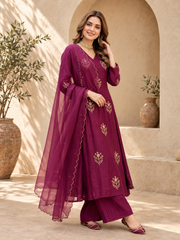 Women Embroidered Anarkali Suit Set with Scalloped Dupatta